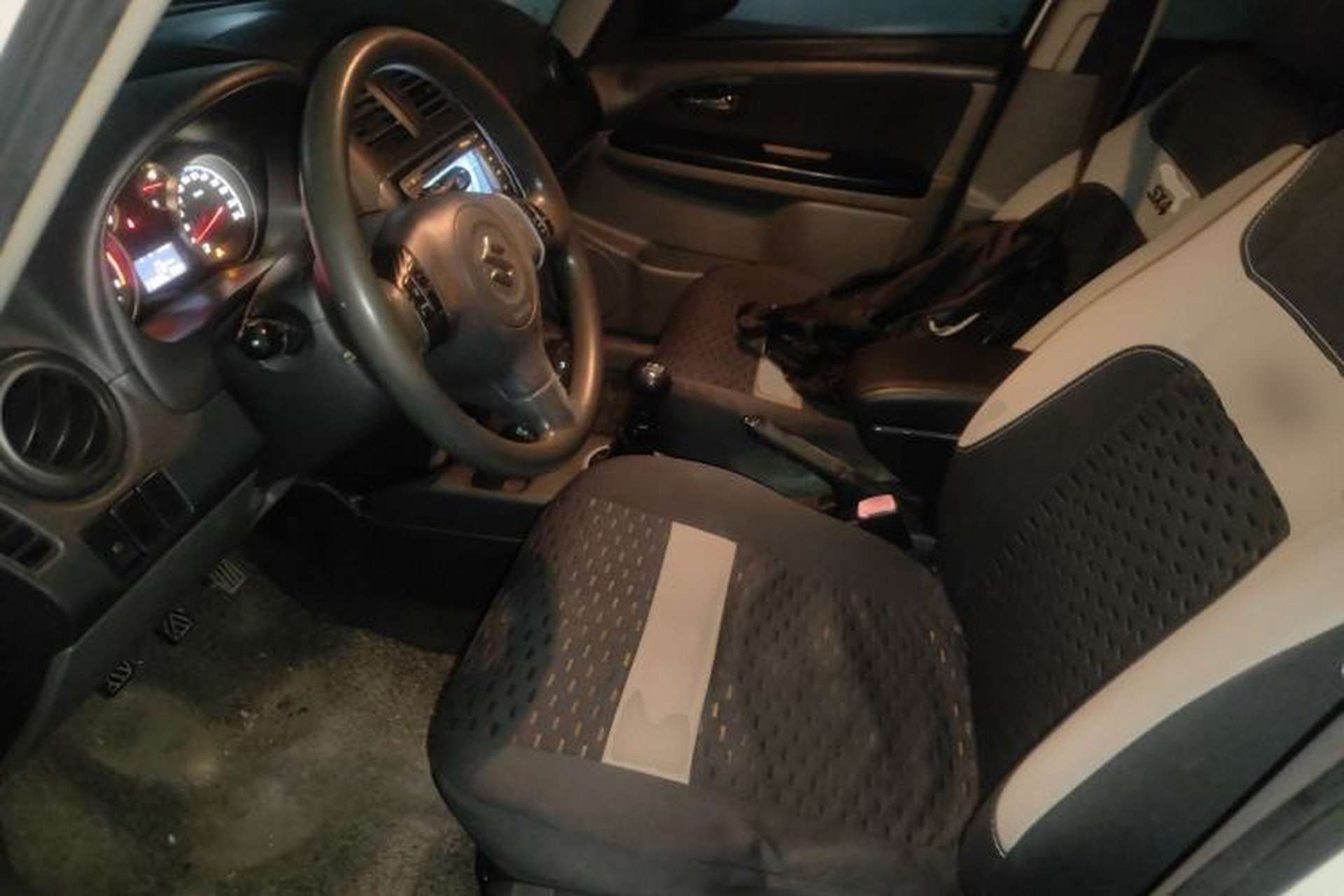 Used Suzuki SX4 2011 Revised Version 1.6L Manual – Dynamic Edition Left Front Seat