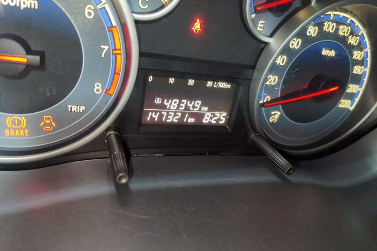Used Suzuki SX4 2011 Revised Version 1.6L Manual Sport Edition Odometer Close Up