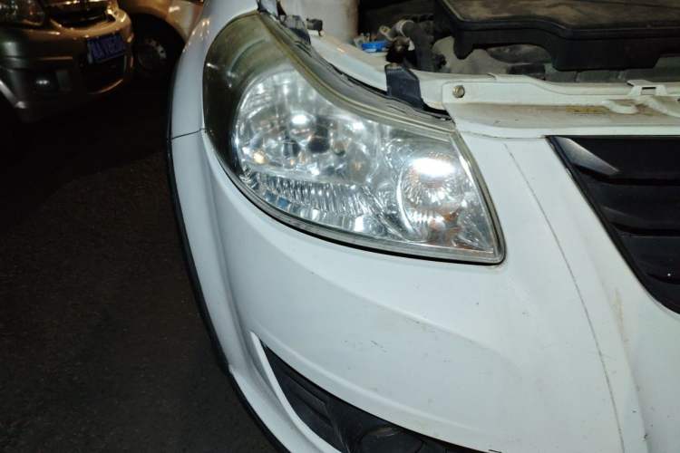 Used Suzuki SX4 2011 Revised Version 1.6L Manual – Dynamic Edition Right Front Headlight