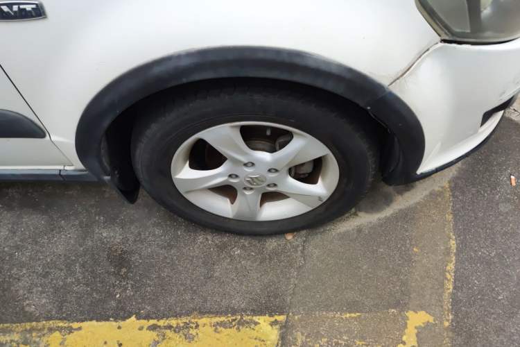 Used Suzuki SX4 2011 Revised Version 1.6L Automatic Sport Edition Right Front Wheel Hub