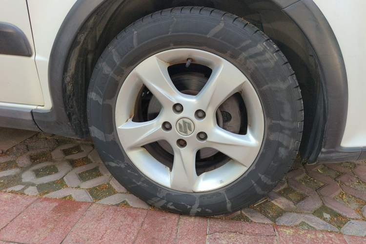Used Suzuki SX4 2011 Revised Version 1.6L Automatic Sport Edition Right Front Wheel Hub
