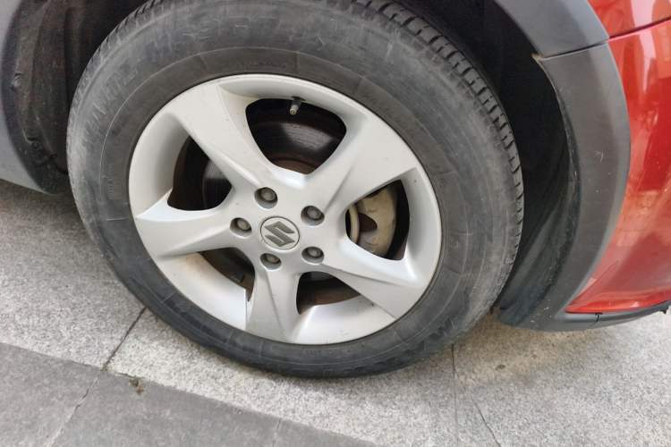 Used Suzuki SX4 2011 Revised Version 1.6L Manual Sport Edition Right Front Wheel Hub