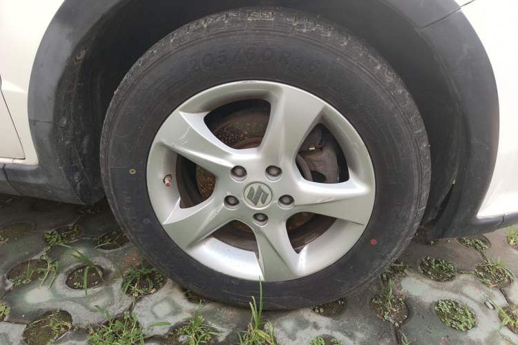 Used Suzuki SX4 2011 Revised 1.6L Automatic Dynamic Version Right Front Wheel Hub