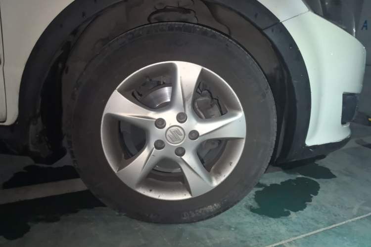 Used Suzuki SX4 2011 Revised Version 1.6L Automatic Sport Edition Right Front Wheel Hub