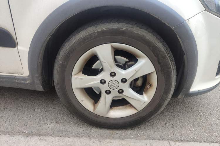 Used Suzuki SX4 2011 Revised Version 1.6L Automatic Sport Edition Right Front Wheel Hub