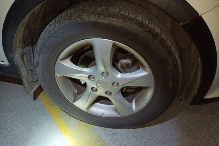 Used Suzuki SX4 2011 Revised Version 1.6L Automatic Sport Edition Right Front Wheel Hub