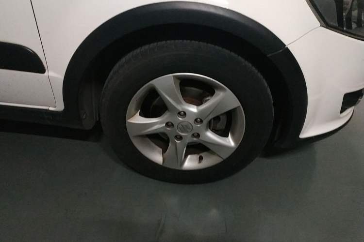 Used Suzuki SX4 2011 Revised Version 1.6L Automatic Sport Edition Right Front Wheel Hub