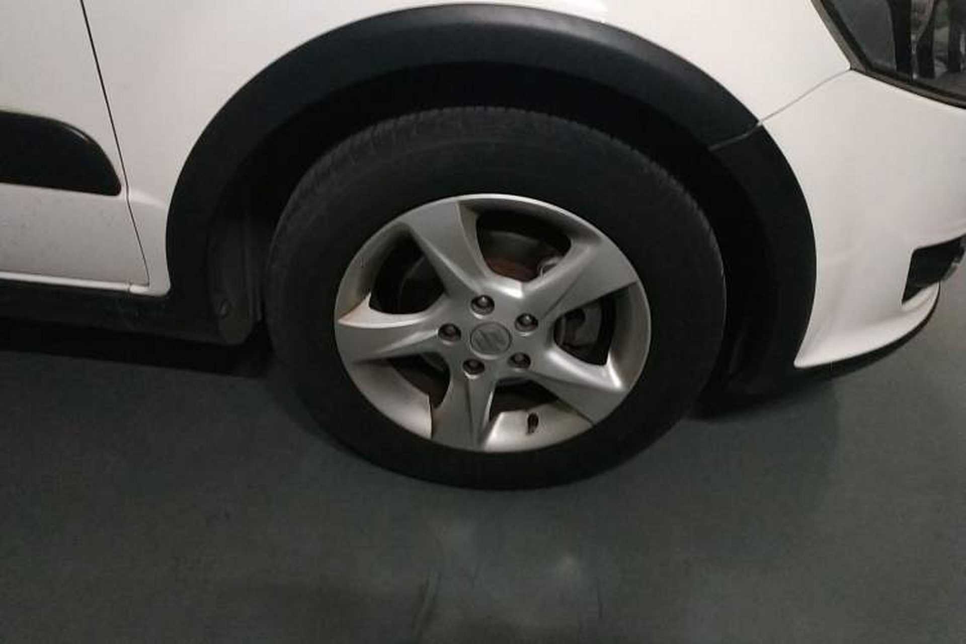 Used Suzuki SX4 2011 Revised Version 1.6L Automatic Sport Edition Right Front Wheel Hub