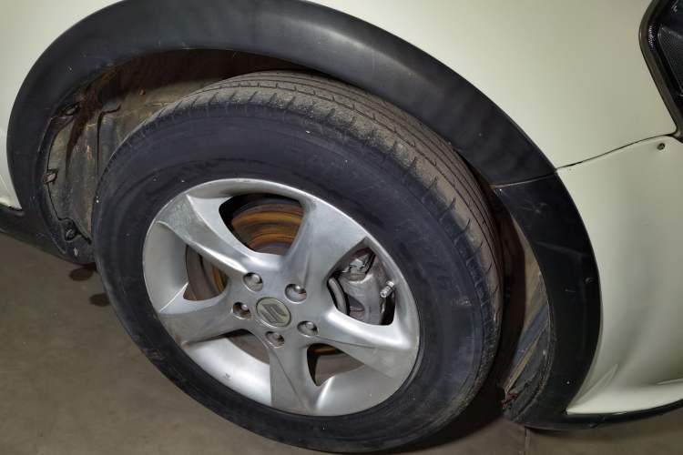 Used Suzuki SX4 2011 Revised Version 1.6L Manual Sport Edition Right Front Wheel Hub
