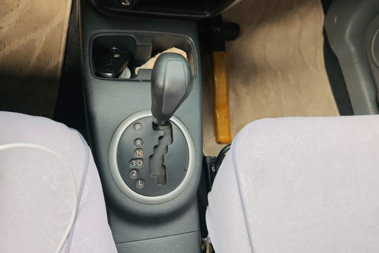 Used Suzuki SX4 2012 1.6L Automatic Ruiqi Model Gear Lever