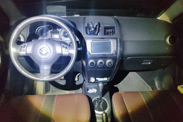 Used Suzuki SX4 2012 Ruiqi 1.8L Automatic Sport Model Center Console