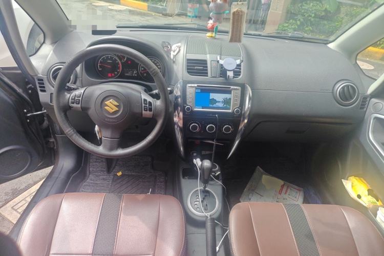 Used Suzuki SX4 2012 1.6L Automatic Ruiqi Model Center Console