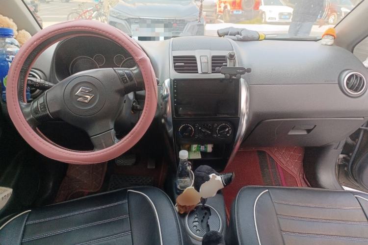 Used Suzuki SX4 2012 1.6L Automatic Ruiqi Model Center Console