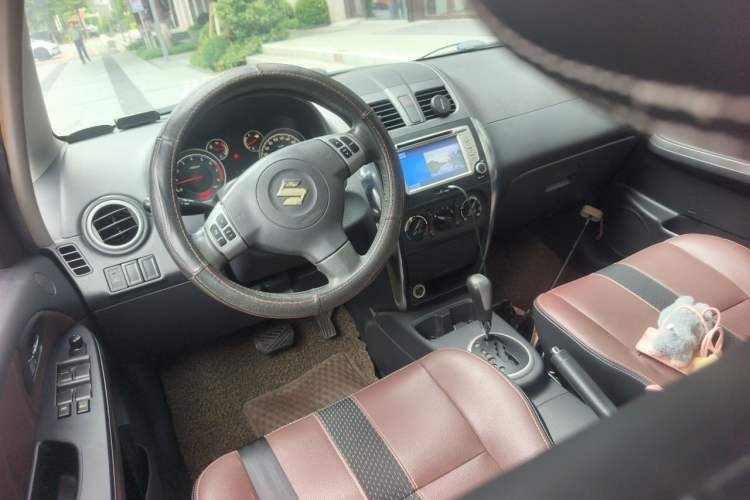 Used Suzuki SX4 2012 1.6L Automatic Ruiqi Model Center Console
