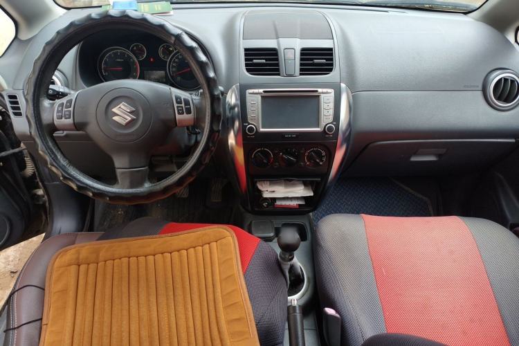 Used Suzuki SX4 2012 1.6L Manual Ruiqi Model Center Console