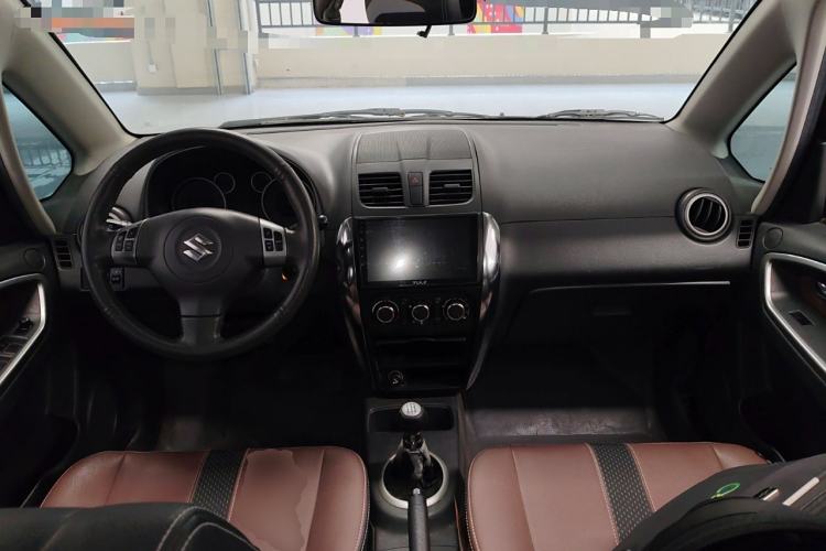 Used Suzuki SX4 2012 1.6L Manual Ruiqi Model Center Console