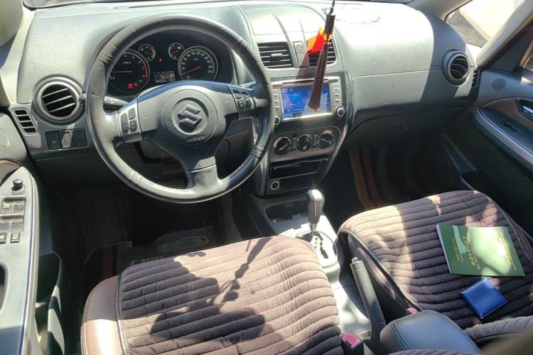 Used Suzuki SX4 2012 1.6L Automatic Ruiqi Model Center Console