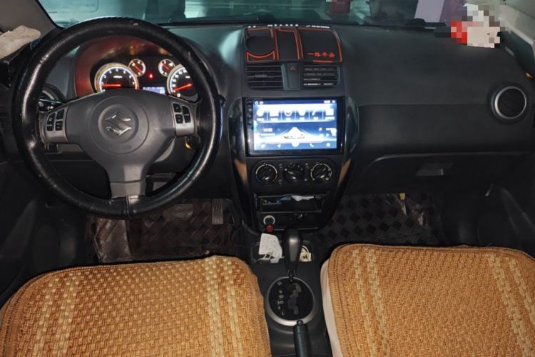 Used Suzuki SX4 2012 1.6L Automatic Ruiqi Model Center Console