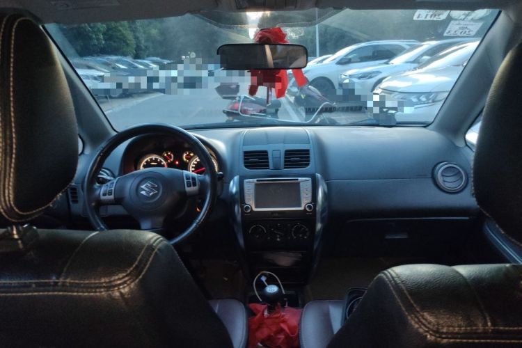 Used Suzuki SX4 2012 1.6L Manual Ruiqi Model Center Console