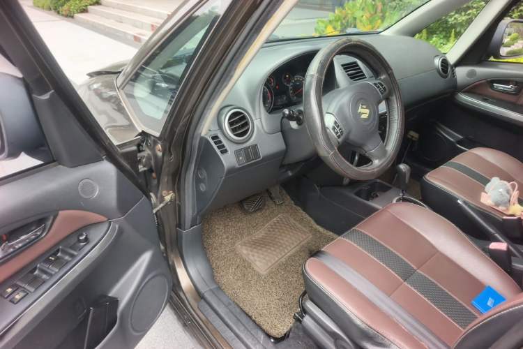 Used Suzuki SX4 2012 1.6L Automatic Ruiqi Model Driver Seat