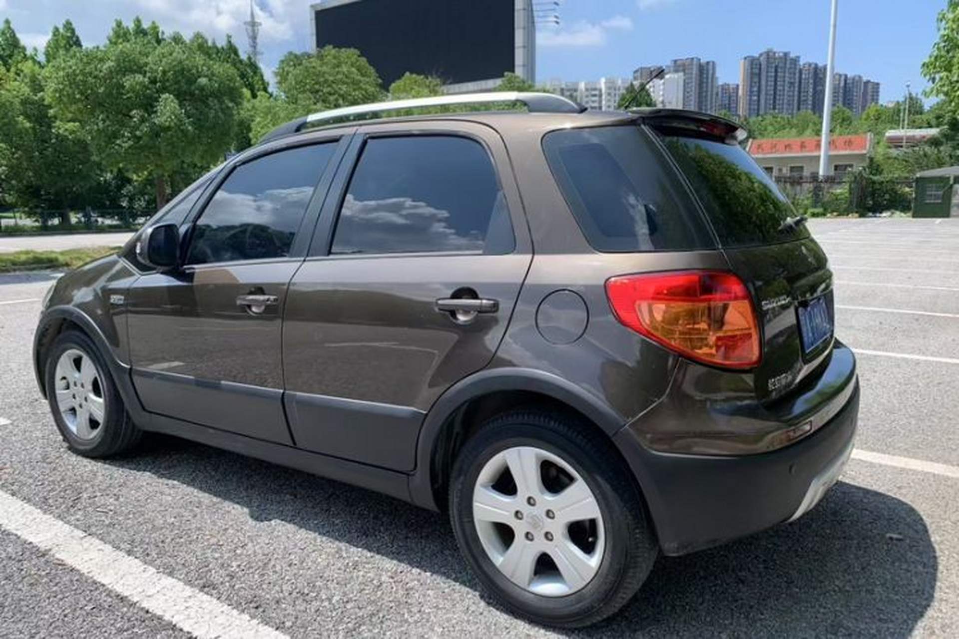 Used Suzuki SX4 2012 1.6L Automatic Ruiqi Model Exterior 4