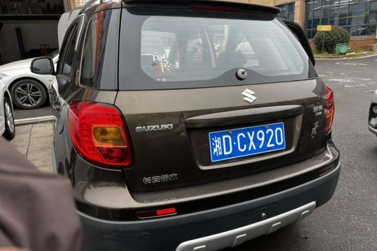 Used Suzuki SX4 2012 1.6L Automatic Ruiqi Model Exterior 5