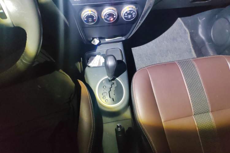 Used Suzuki SX4 2012 Ruiqi 1.8L Automatic Sport Model Gear Lever