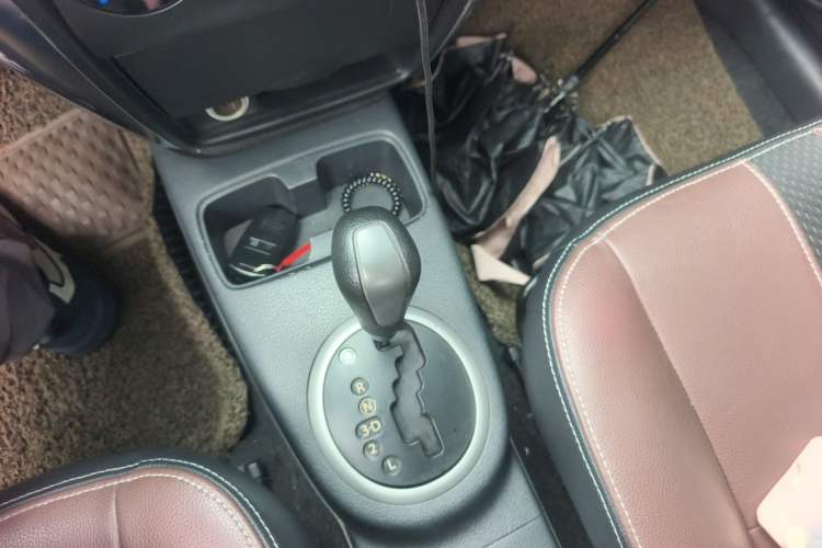 Used Suzuki SX4 2012 1.6L Automatic Ruiqi Model Gear Lever