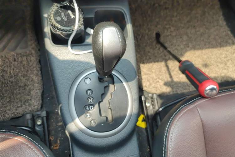 Used Suzuki SX4 2012 1.6L Automatic Ruiqi Model Gear Lever