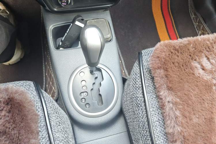 Used Suzuki SX4 2012 1.6L Automatic Ruiqi Model Gear Lever
