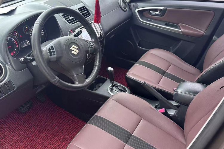 Used Suzuki SX4 2012 1.6L Automatic Ruiqi Model Interior 2