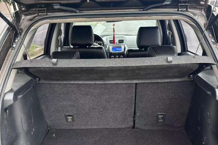 Used Suzuki SX4 2012 1.6L Automatic Ruiqi Model Interior 3