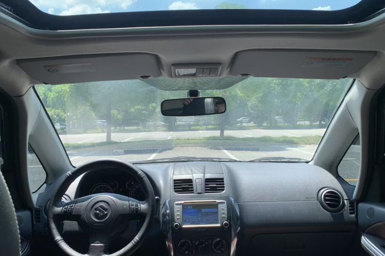 Used Suzuki SX4 2012 1.6L Automatic Ruiqi Model Interior 3