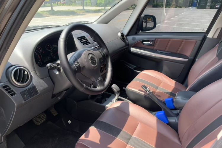 Used Suzuki SX4 2012 1.6L Automatic Ruiqi Model Interior 4