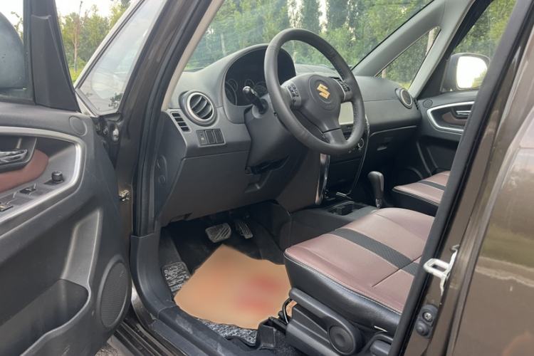 Used Suzuki SX4 2012 1.6L Automatic Ruiqi Model Interior 8