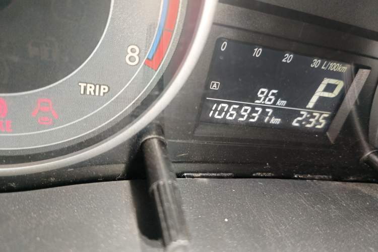 Used Suzuki SX4 2012 1.6L Automatic Ruiqi Model Odometer Close Up