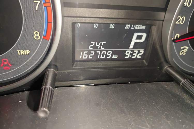 Used Suzuki SX4 2012 Ruiqi 1.8L Automatic Sport Model Odometer Close Up