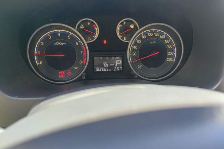 Used Suzuki SX4 2012 1.6L Automatic Ruiqi Model Odometer Close Up