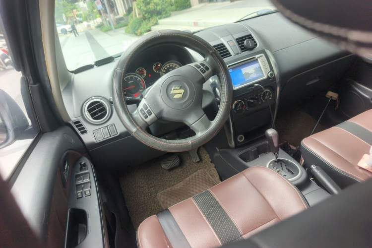 Used Suzuki SX4 2012 1.6L Automatic Ruiqi Model Steering Wheel