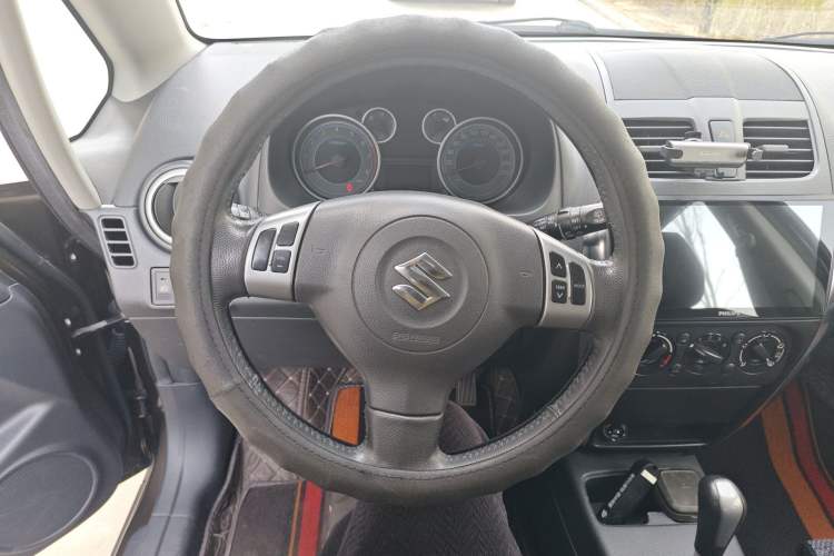 Used Suzuki SX4 2012 1.6L Automatic Ruiqi Model Steering Wheel