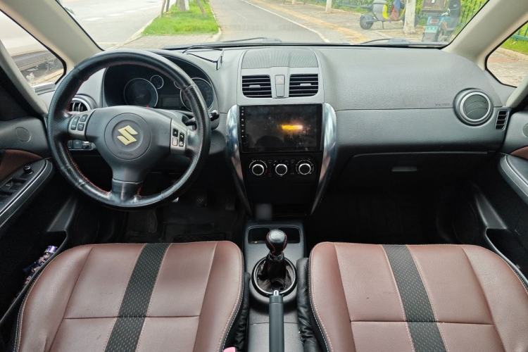 Used Suzuki SX4 2012 1.6L Manual Ruiqi Model Center Console