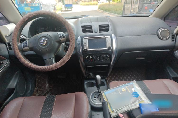 Used Suzuki SX4 2012 1.6L Automatic Ruiqi Model Center Console
