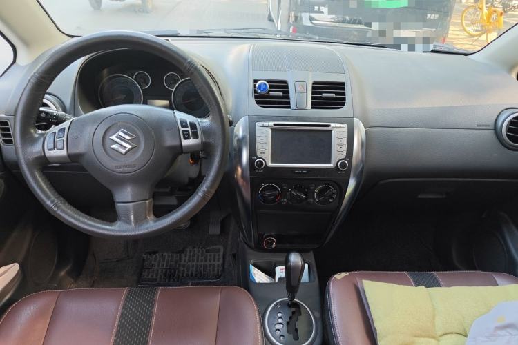 Used Suzuki SX4 2012 1.6L Automatic Ruiqi Model Center Console