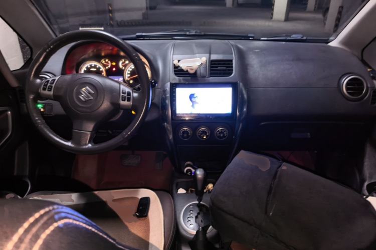 Used Suzuki SX4 2012 Ruiqi 1.8L Automatic Sport Model Center Console