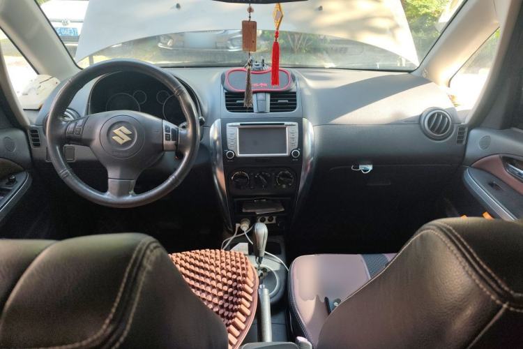 Used Suzuki SX4 2012 1.6L Automatic Ruiqi Model Center Console
