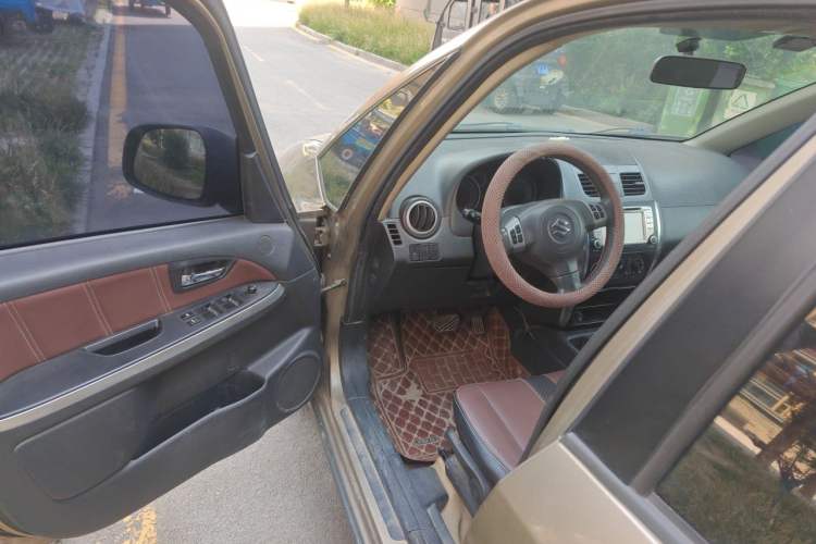 Used Suzuki SX4 2012 1.6L Automatic Ruiqi Model Driver Seat