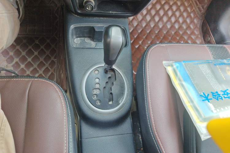 Used Suzuki SX4 2012 1.6L Automatic Ruiqi Model Gear Lever