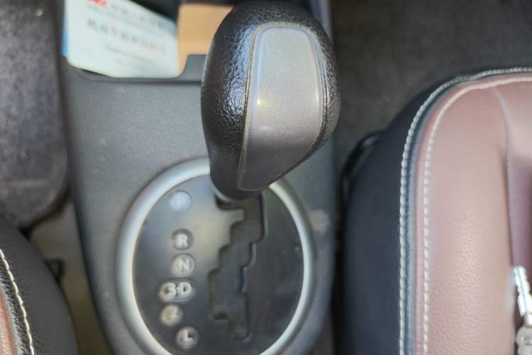 Used Suzuki SX4 2012 1.6L Automatic Ruiqi Model Gear Lever
