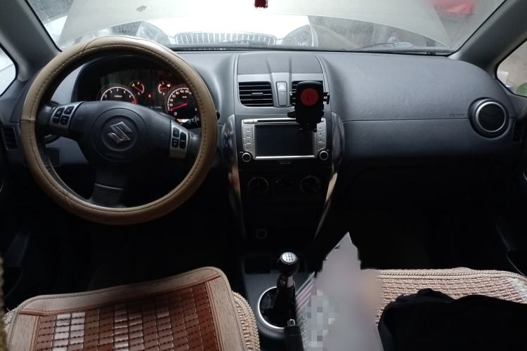 Used Suzuki SX4 2012 1.6L Manual Ruiqi Model Interior 2