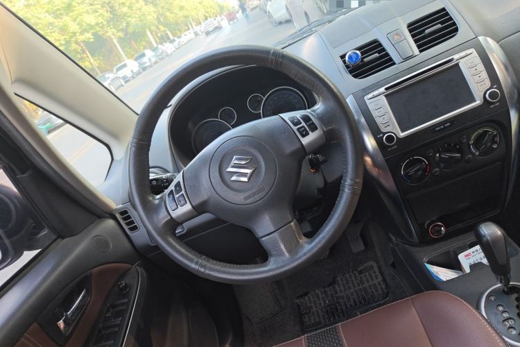 Used Suzuki SX4 2012 1.6L Automatic Ruiqi Model Steering Wheel